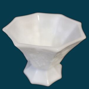 Pedestal Milk‎ Glass Candy Bowl Harvest Grape Pattern Vintage Anchor Hocking  5"